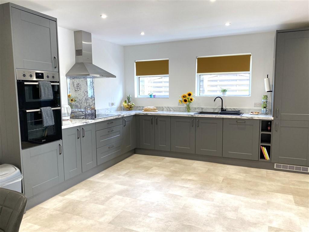 5 Bedroom Detached Bungalow for Sale in Cardigan, SA43 1QU