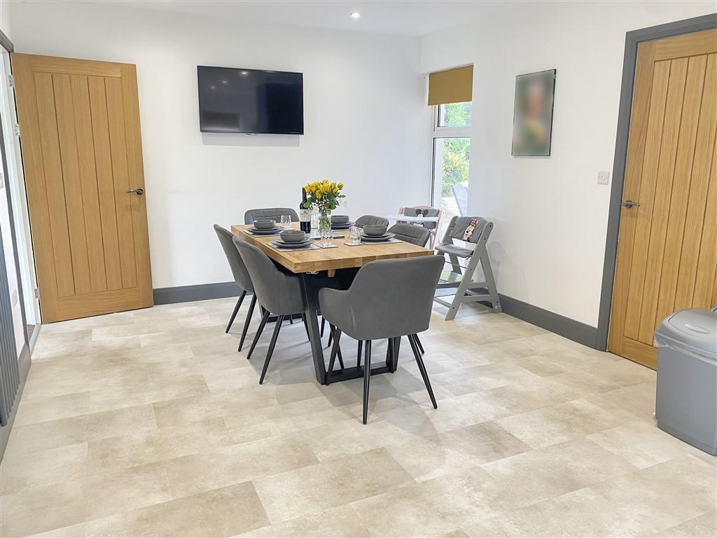 5 Bedroom Detached Bungalow for Sale in Cardigan, SA43 1QU