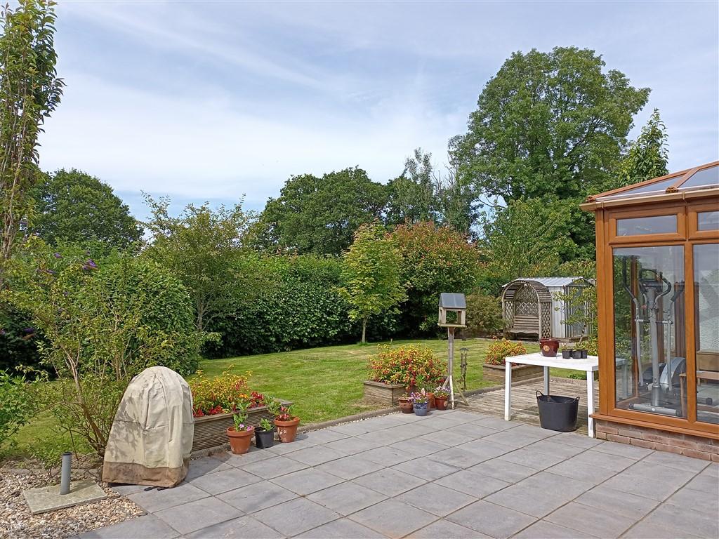 3 Bedroom Detached Bungalow for Sale in Llandysul, SA44 5NT