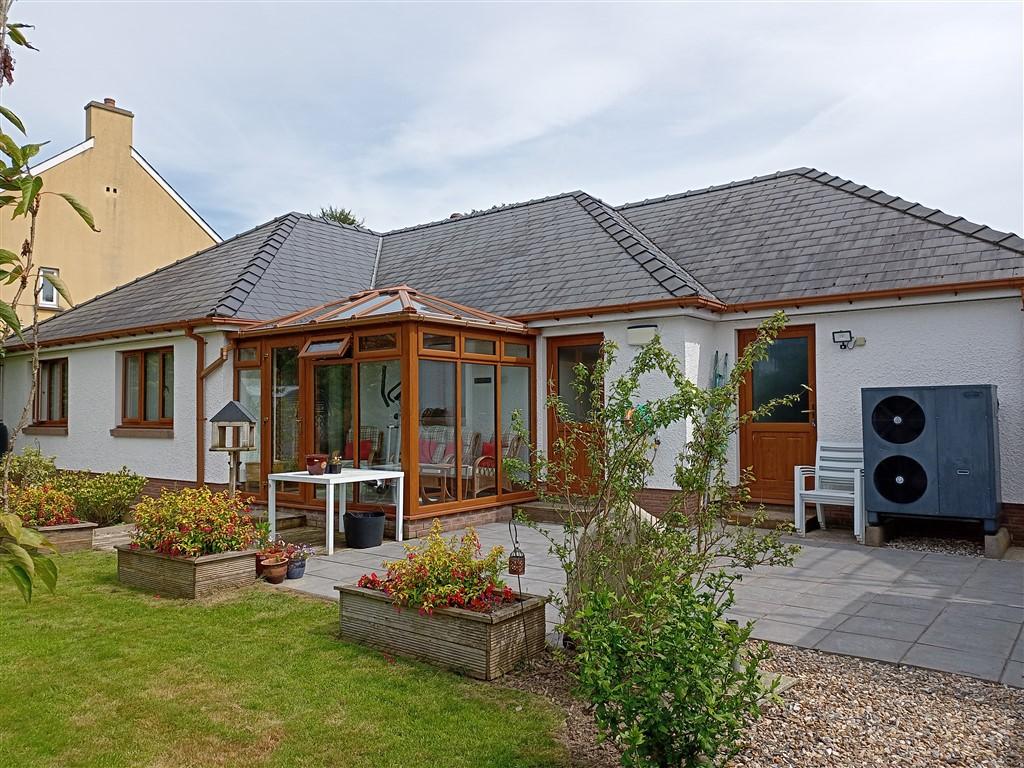 3 Bedroom Detached Bungalow for Sale in Llandysul, SA44 5NT