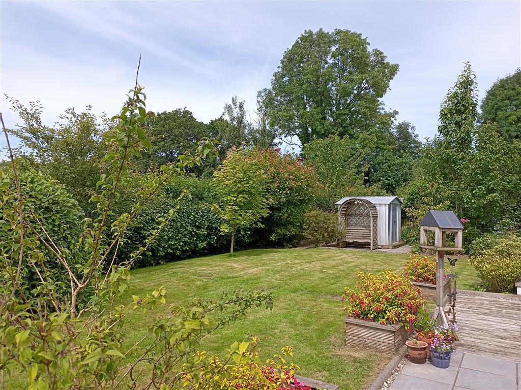 3 Bedroom Detached Bungalow for Sale in Llandysul, SA44 5NT