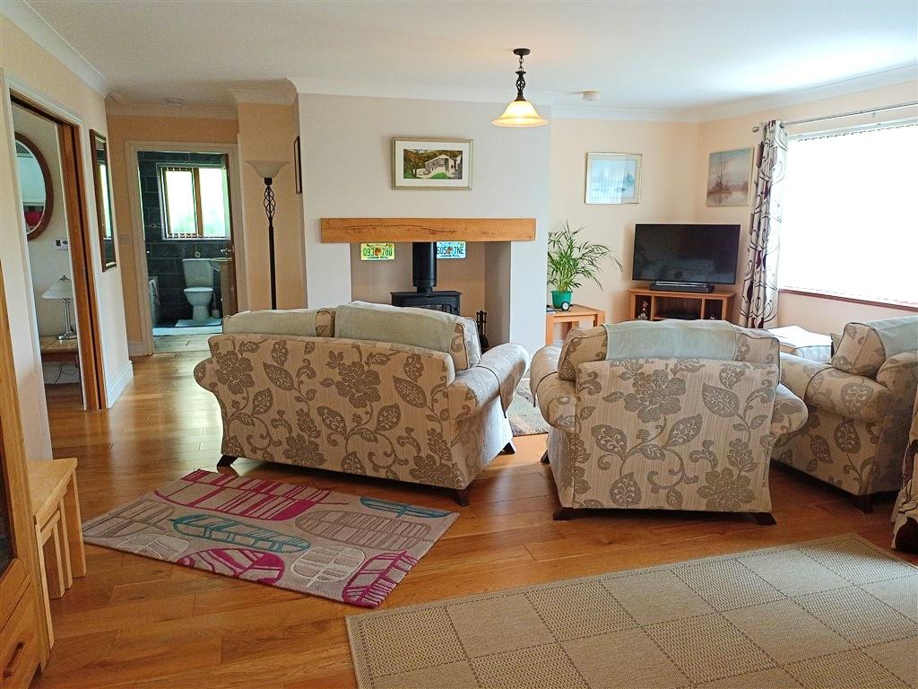 3 Bedroom Detached Bungalow for Sale in Llandysul, SA44 5NT