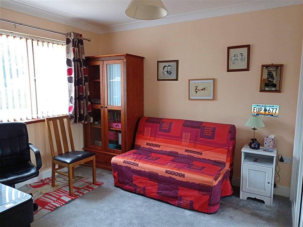 3 Bedroom Detached Bungalow for Sale in Llandysul, SA44 5NT