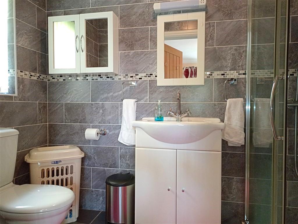 3 Bedroom Detached Bungalow for Sale in Llandysul, SA44 5NT