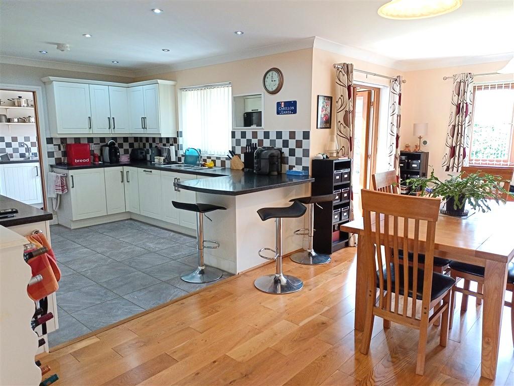 3 Bedroom Detached Bungalow for Sale in Llandysul, SA44 5NT