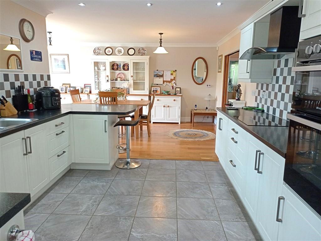 3 Bedroom Detached Bungalow for Sale in Llandysul, SA44 5NT