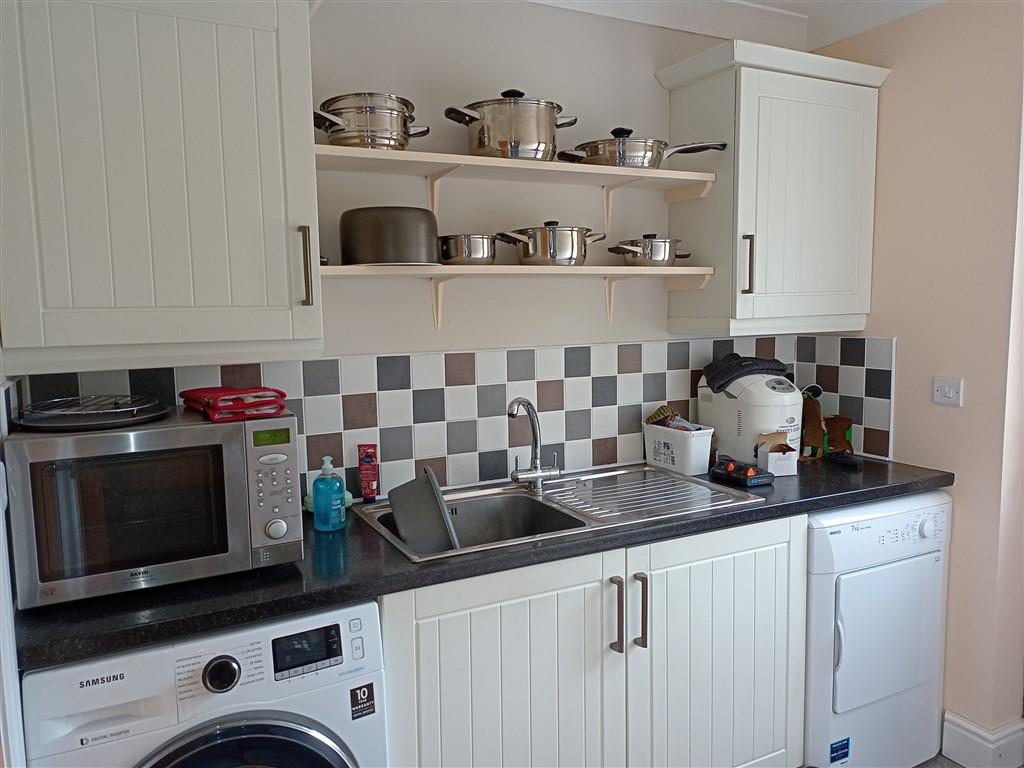 3 Bedroom Detached Bungalow for Sale in Llandysul, SA44 5NT