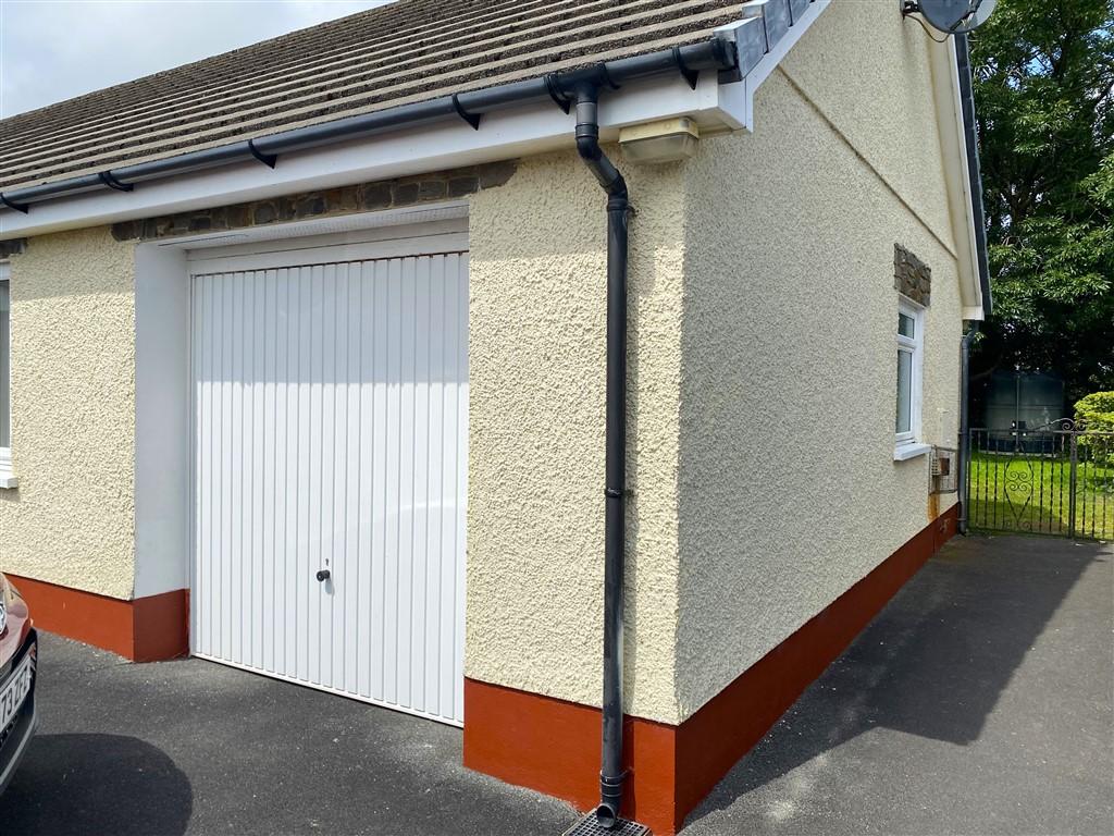 3 Bedroom Detached Bungalow for Sale in Newcastle Emlyn, SA38 9PJ