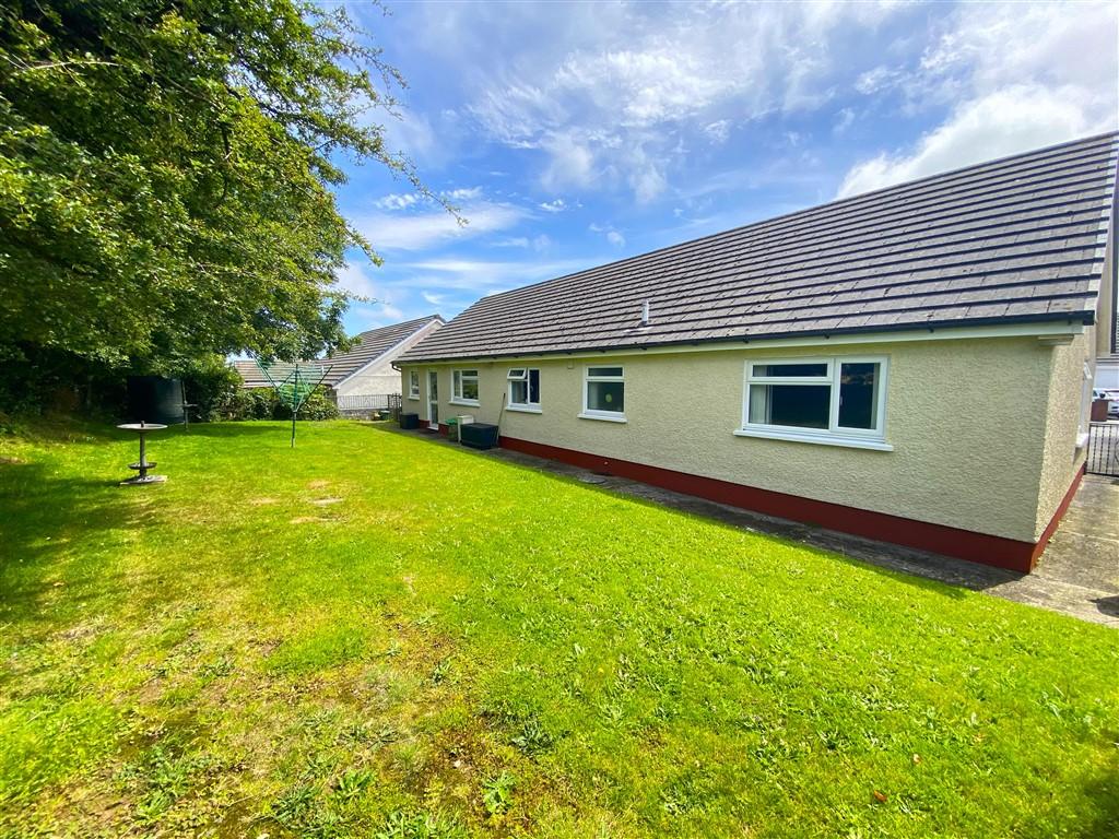 3 Bedroom Detached Bungalow for Sale in Newcastle Emlyn, SA38 9PJ