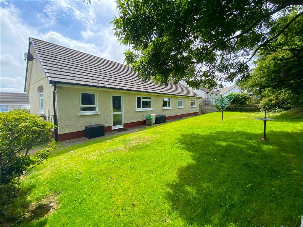 3 Bedroom Detached Bungalow for Sale in Newcastle Emlyn, SA38 9PJ