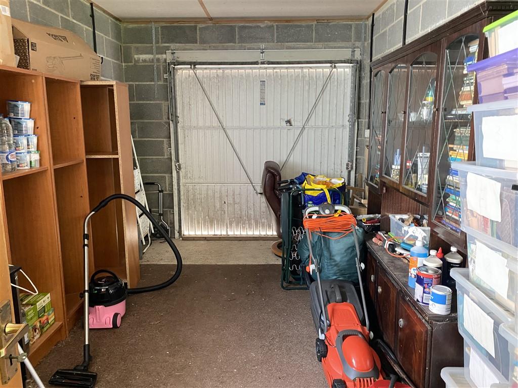 3 Bedroom Detached Bungalow for Sale in Newcastle Emlyn, SA38 9PJ