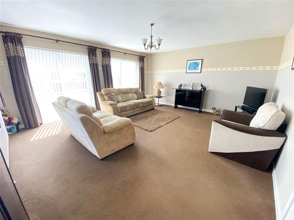 3 Bedroom Detached Bungalow for Sale in Newcastle Emlyn, SA38 9PJ