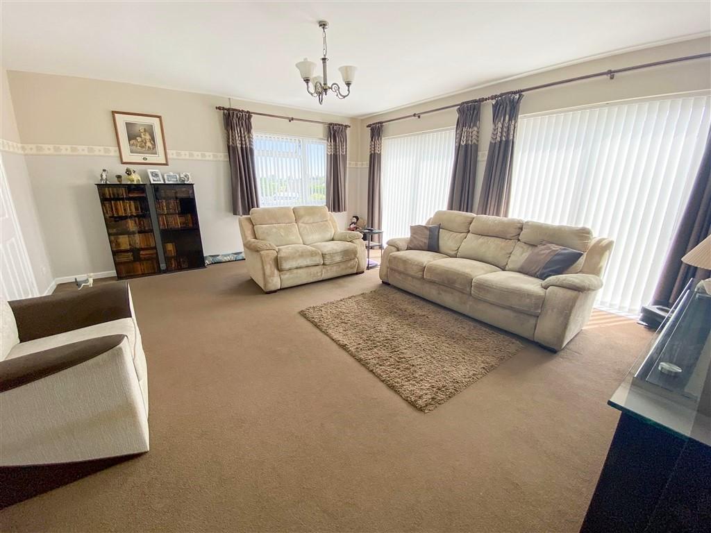 3 Bedroom Detached Bungalow for Sale in Newcastle Emlyn, SA38 9PJ