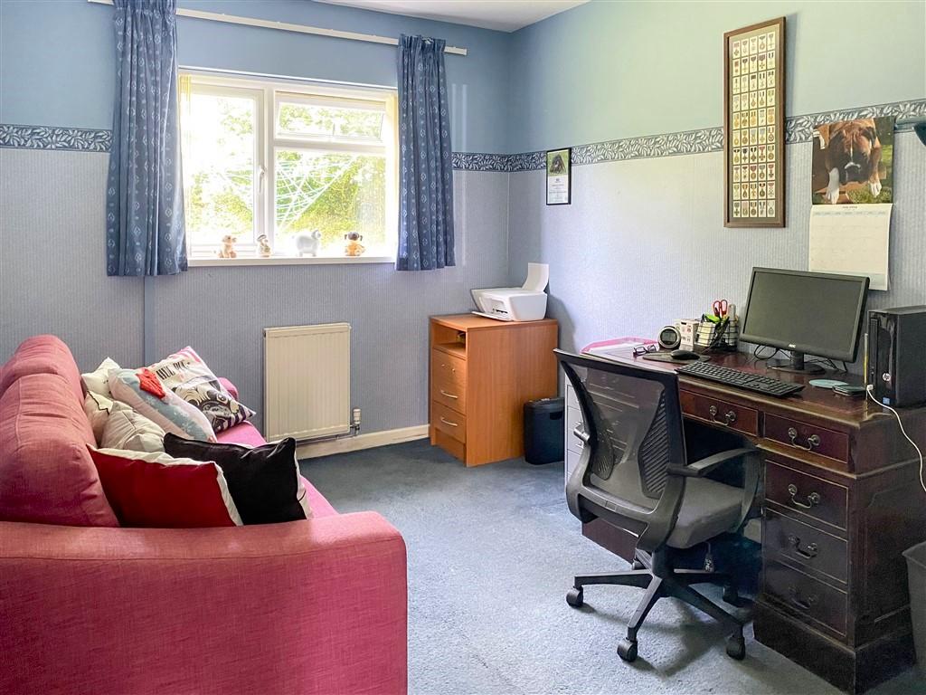 3 Bedroom Detached Bungalow for Sale in Newcastle Emlyn, SA38 9PJ