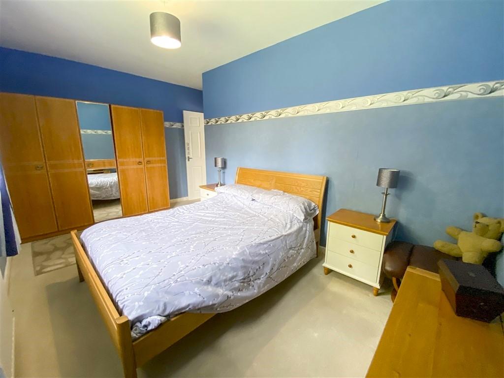 3 Bedroom Detached Bungalow for Sale in Newcastle Emlyn, SA38 9PJ