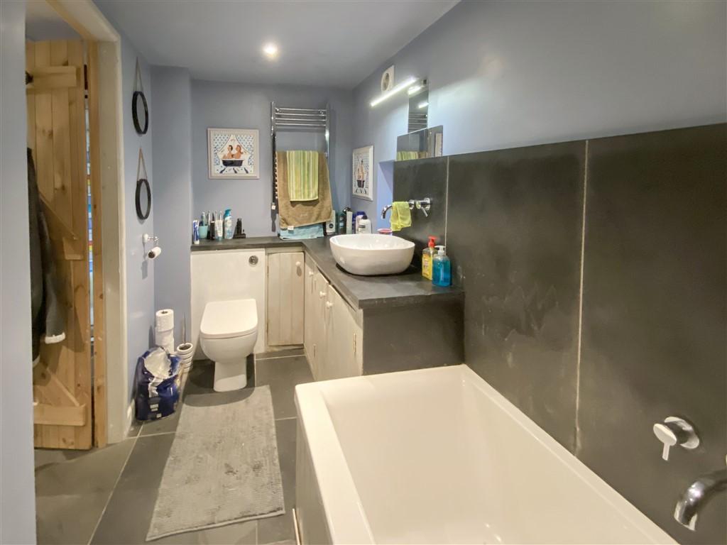 3 Bedroom Terraced for Sale in Boncath, SA37 0EY