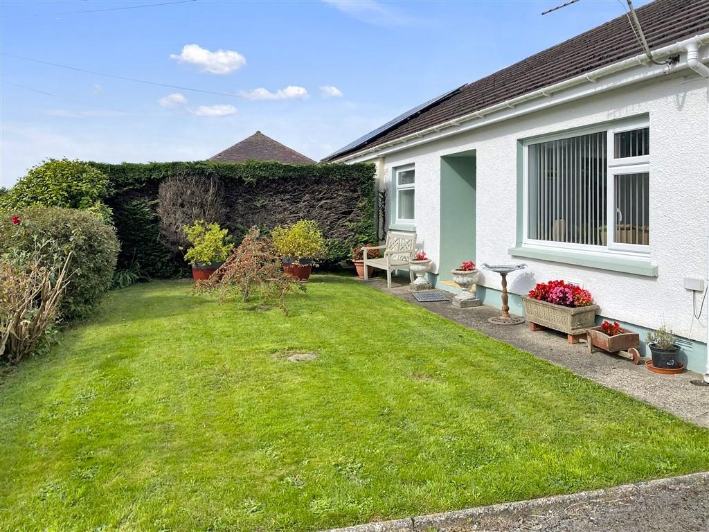 2 Bedroom Semi-Detached for Sale in Llandysul, SA44 5NN