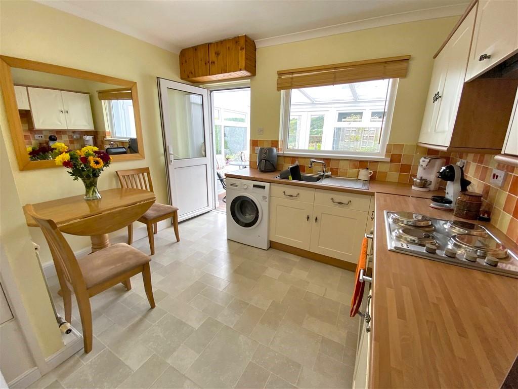 2 Bedroom Semi-Detached for Sale in Llandysul, SA44 5NN