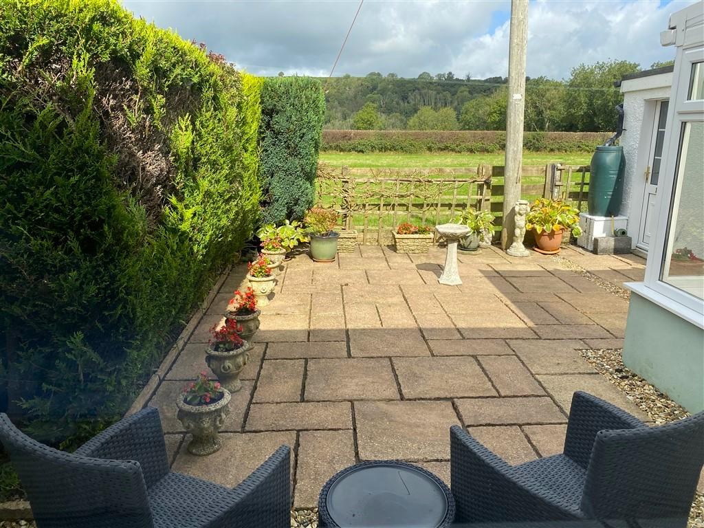 2 Bedroom Semi-Detached for Sale in Llandysul, SA44 5NN