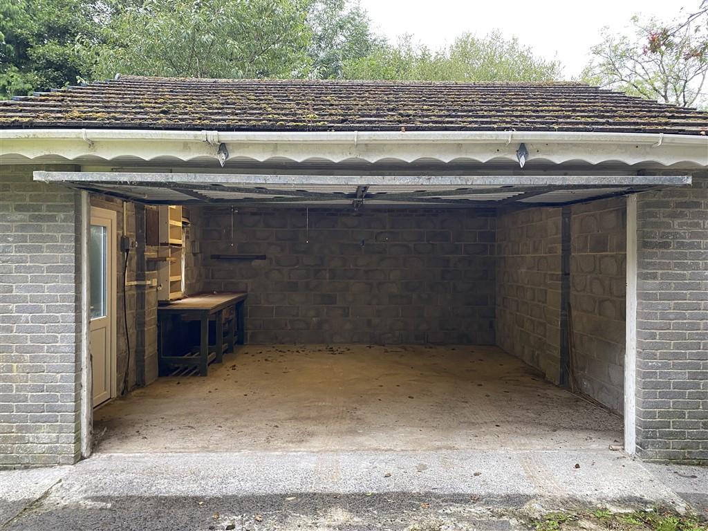 3 Bedroom Detached Bungalow for Sale in Llandysul, SA44 5XL