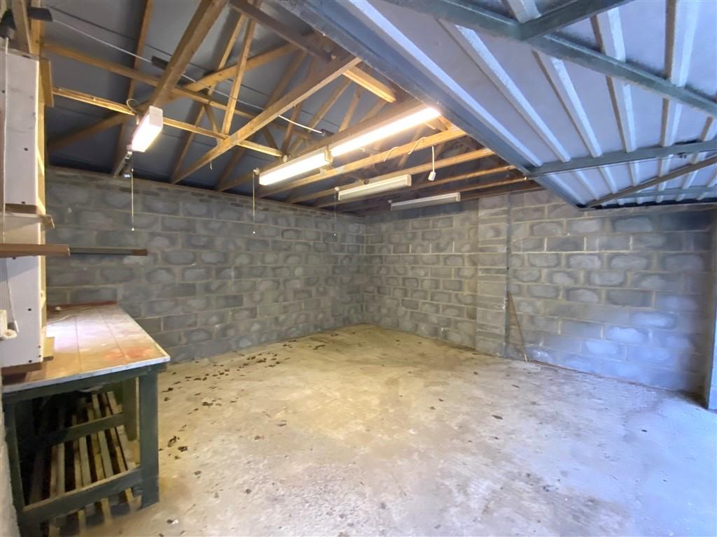 3 Bedroom Detached Bungalow for Sale in Llandysul, SA44 5XL