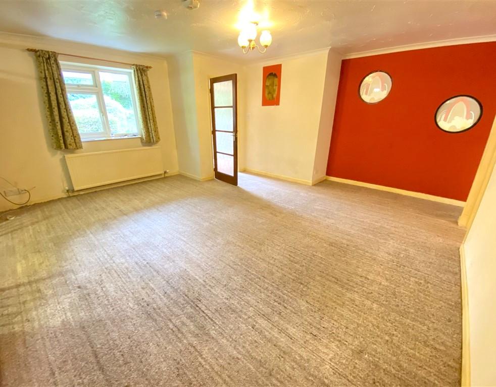 3 Bedroom Detached Bungalow for Sale in Llandysul, SA44 5XL