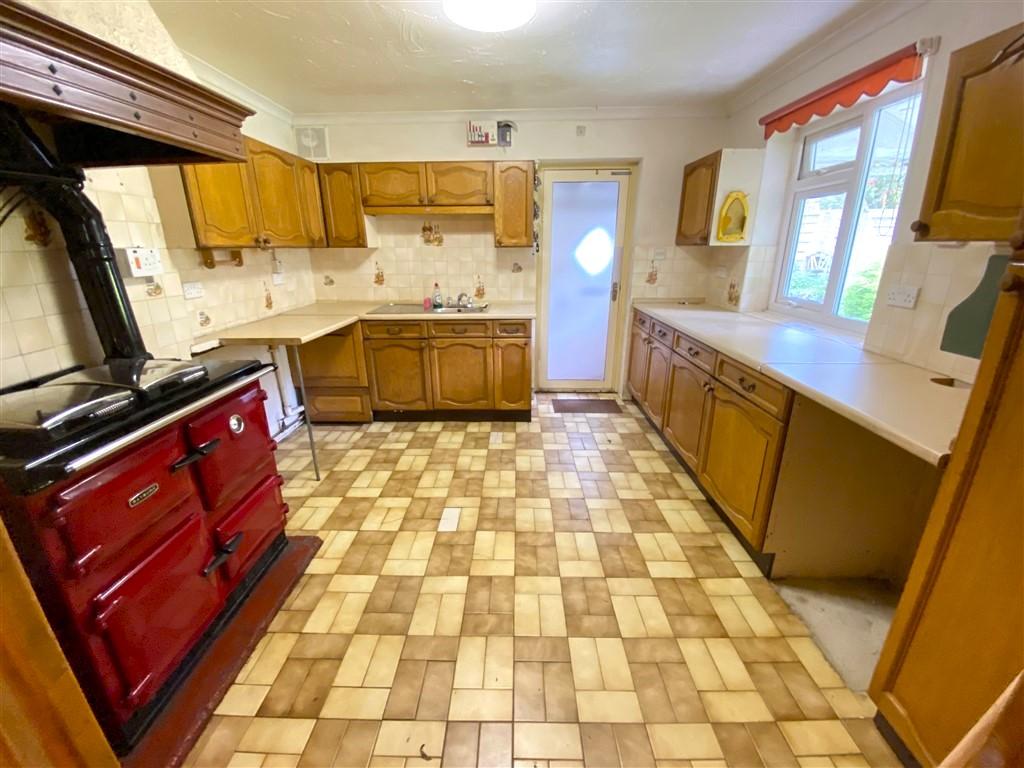 3 Bedroom Detached Bungalow for Sale in Llandysul, SA44 5XL