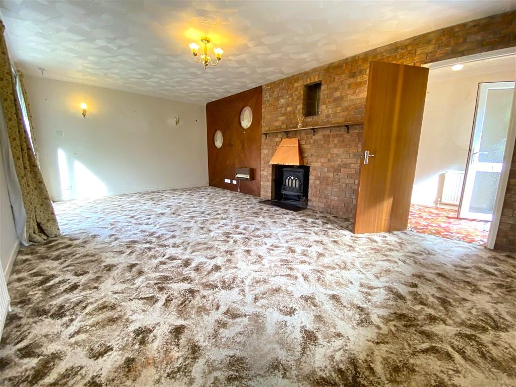 3 Bedroom Detached Bungalow for Sale in Llandysul, SA44 5XL