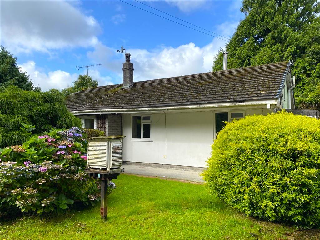 3 Bedroom Detached Bungalow for Sale in Llandysul, SA44 5XL