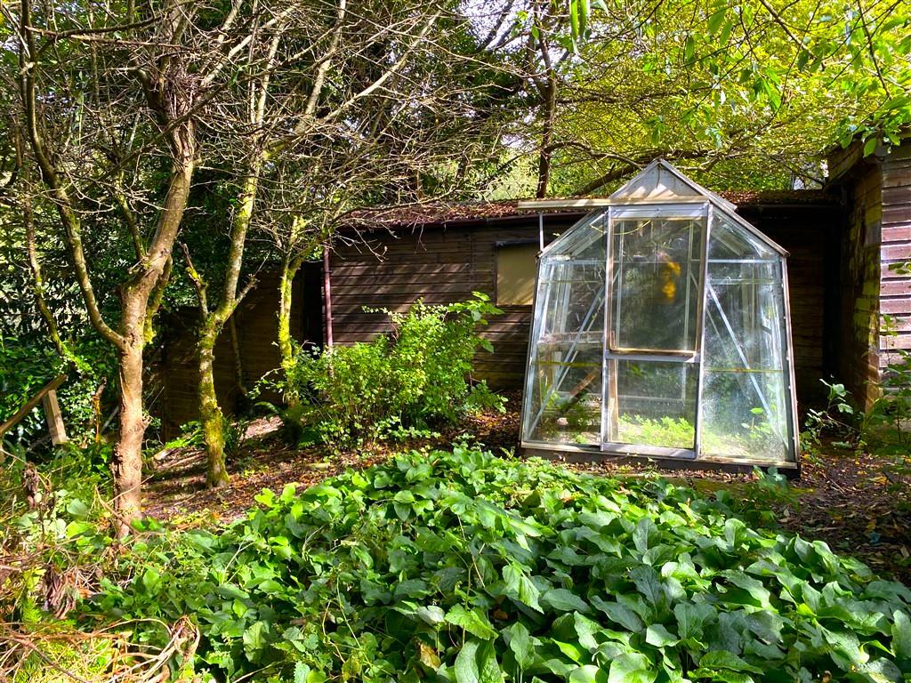 3 Bedroom Detached Bungalow for Sale in Llandysul, SA44 5XL