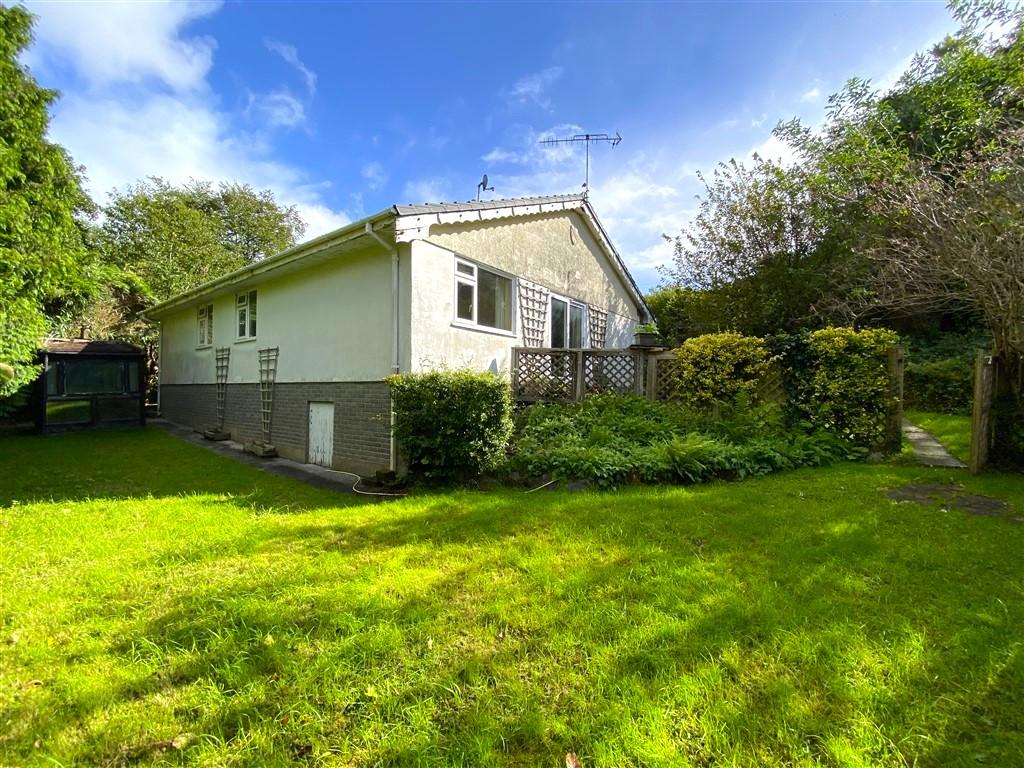 3 Bedroom Detached Bungalow for Sale in Llandysul, SA44 5XL