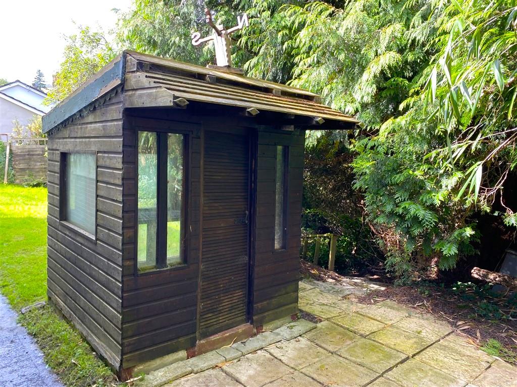 3 Bedroom Detached Bungalow for Sale in Llandysul, SA44 5XL