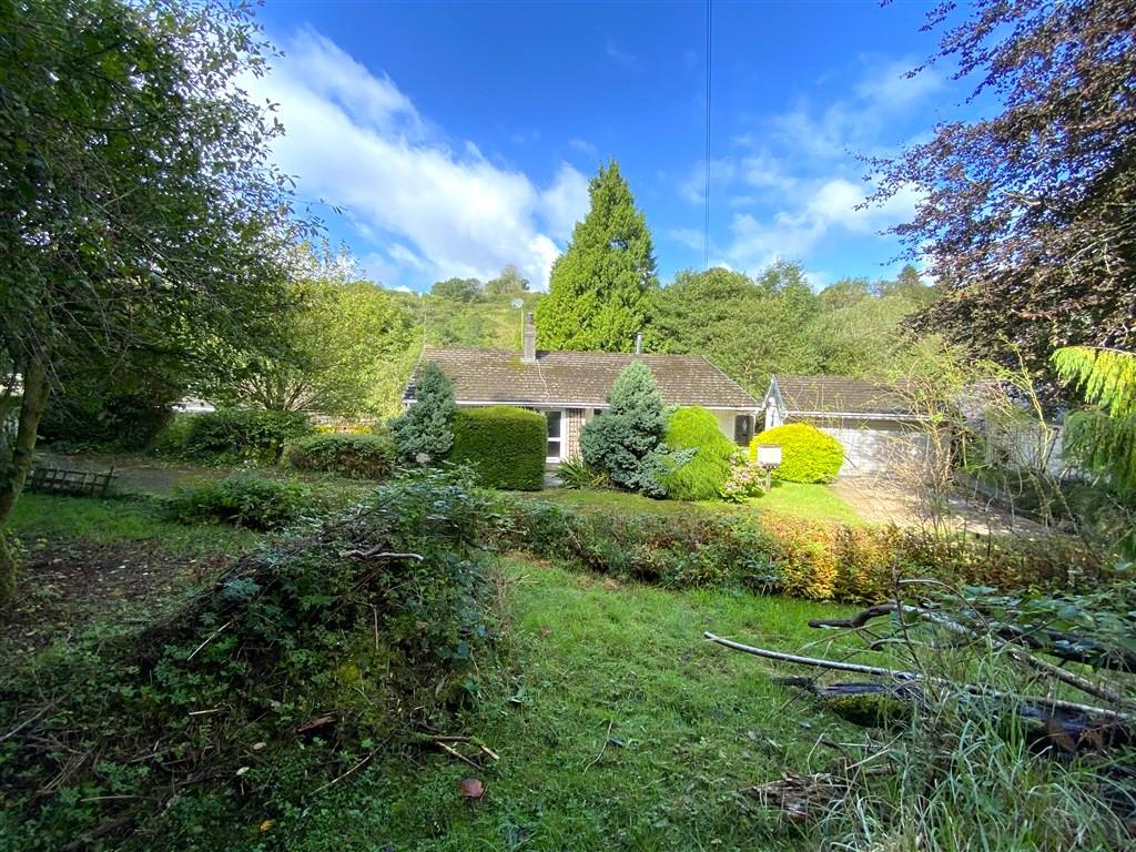 3 Bedroom Detached Bungalow for Sale in Llandysul, SA44 5XL