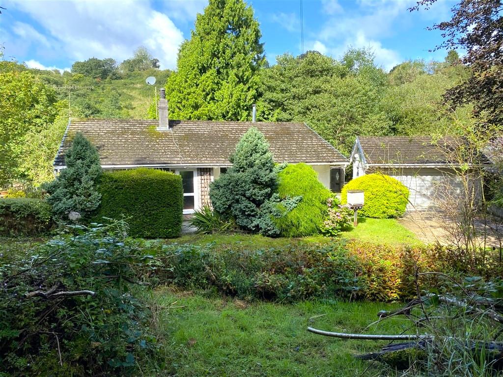 3 Bedroom Detached Bungalow for Sale in Llandysul, SA44 5XL