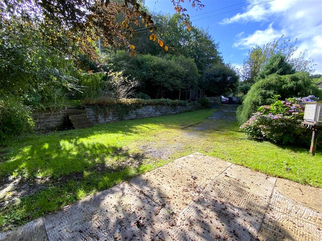 3 Bedroom Detached Bungalow for Sale in Llandysul, SA44 5XL