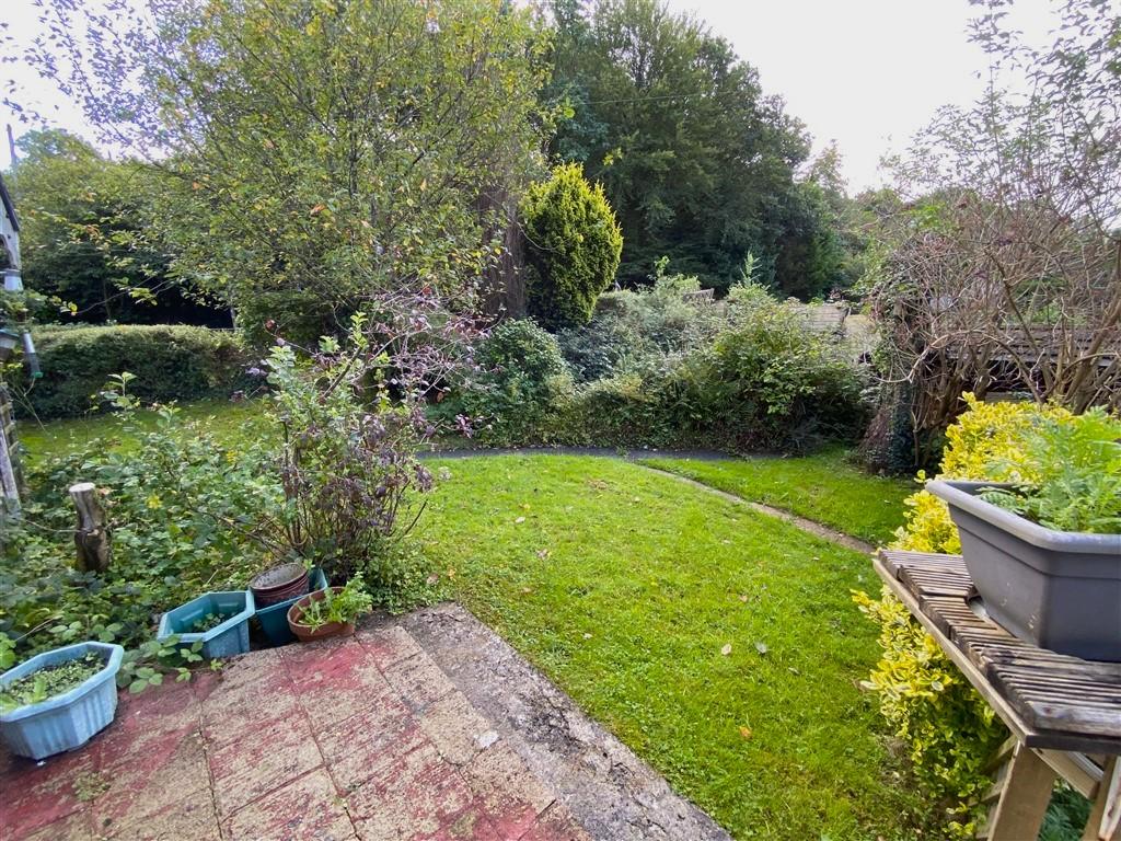 3 Bedroom Detached Bungalow for Sale in Llandysul, SA44 5XL