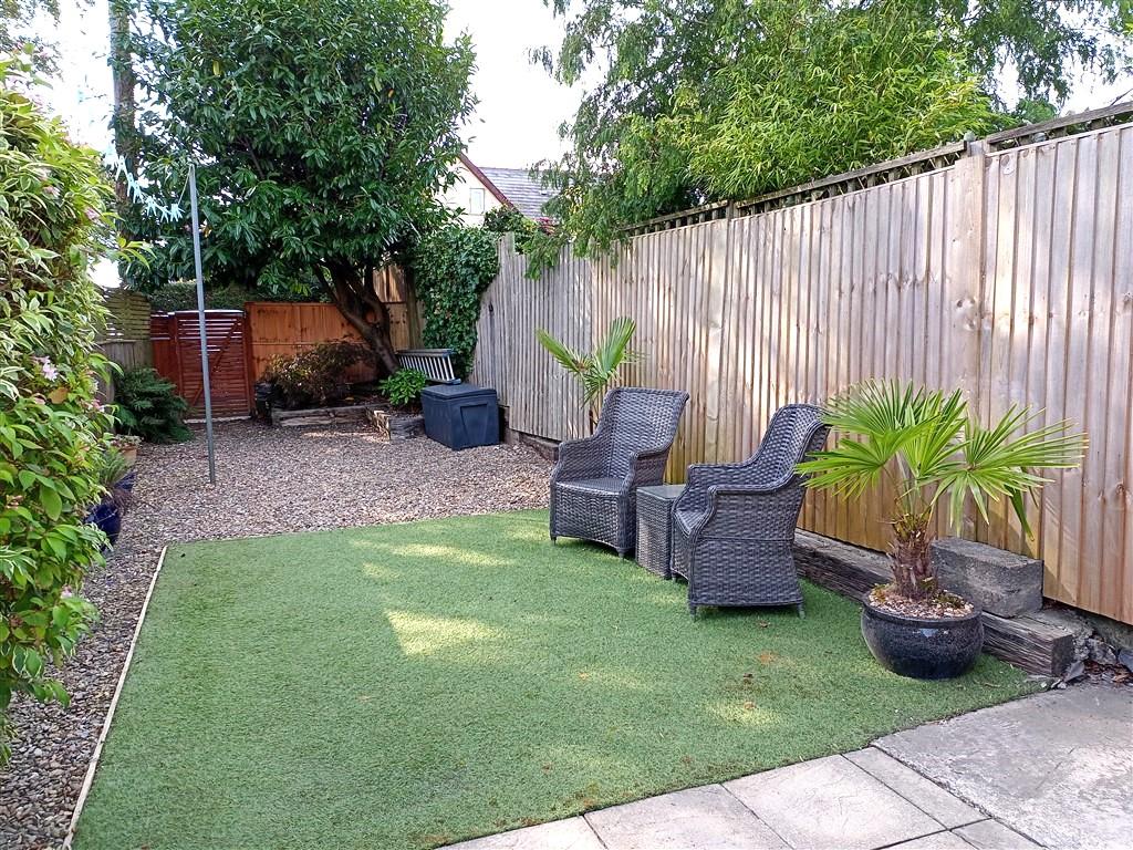 2 Bedroom Semi-Detached for Sale in Newcastle Emlyn, SA38 9QB