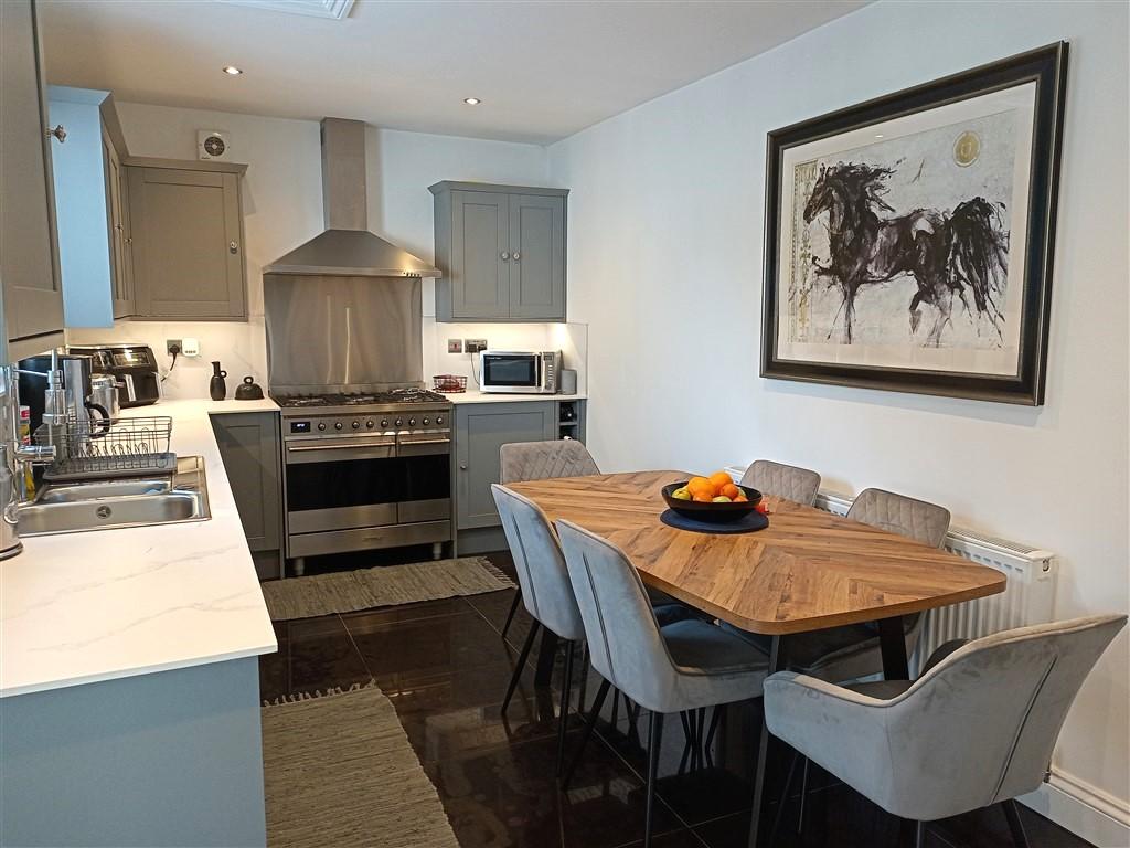 2 Bedroom Semi-Detached for Sale in Newcastle Emlyn, SA38 9QB