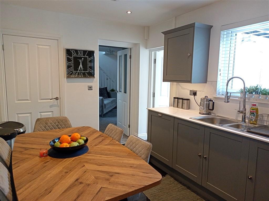2 Bedroom Semi-Detached for Sale in Newcastle Emlyn, SA38 9QB