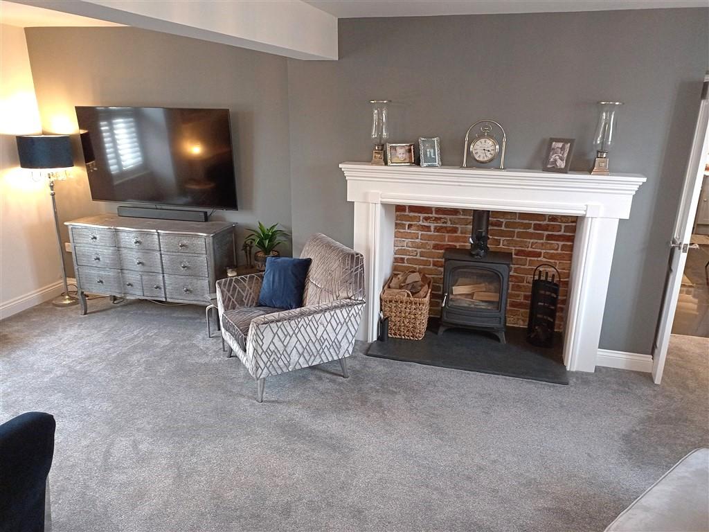 2 Bedroom Semi-Detached for Sale in Newcastle Emlyn, SA38 9QB