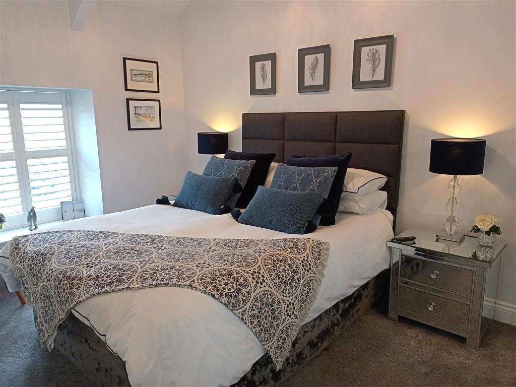 2 Bedroom Semi-Detached for Sale in Newcastle Emlyn, SA38 9QB