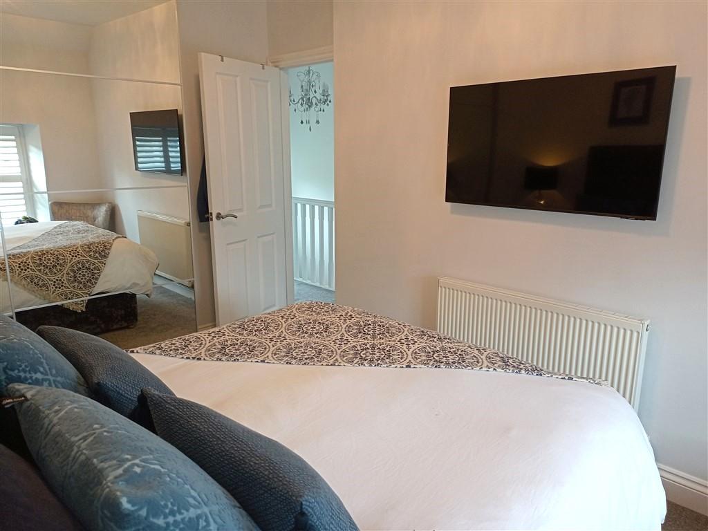 2 Bedroom Semi-Detached for Sale in Newcastle Emlyn, SA38 9QB