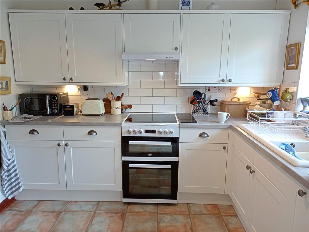 3 Bedroom Detached Bungalow for Sale in Newcastle Emlyn, SA38 9NP