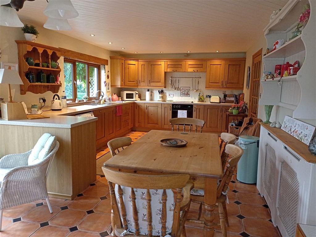 3 Bedroom Detached Bungalow for Sale in Penrhiwllan, Llandysul, SA44 5NH