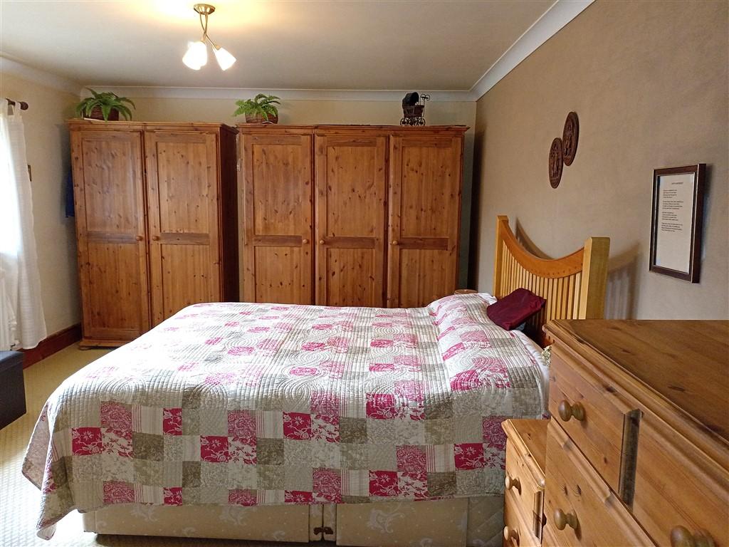 3 Bedroom Detached Bungalow for Sale in Penrhiwllan, Llandysul, SA44 5NH