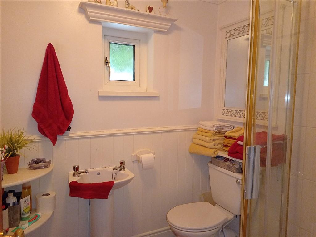 3 Bedroom Detached Bungalow for Sale in Penrhiwllan, Llandysul, SA44 5NH