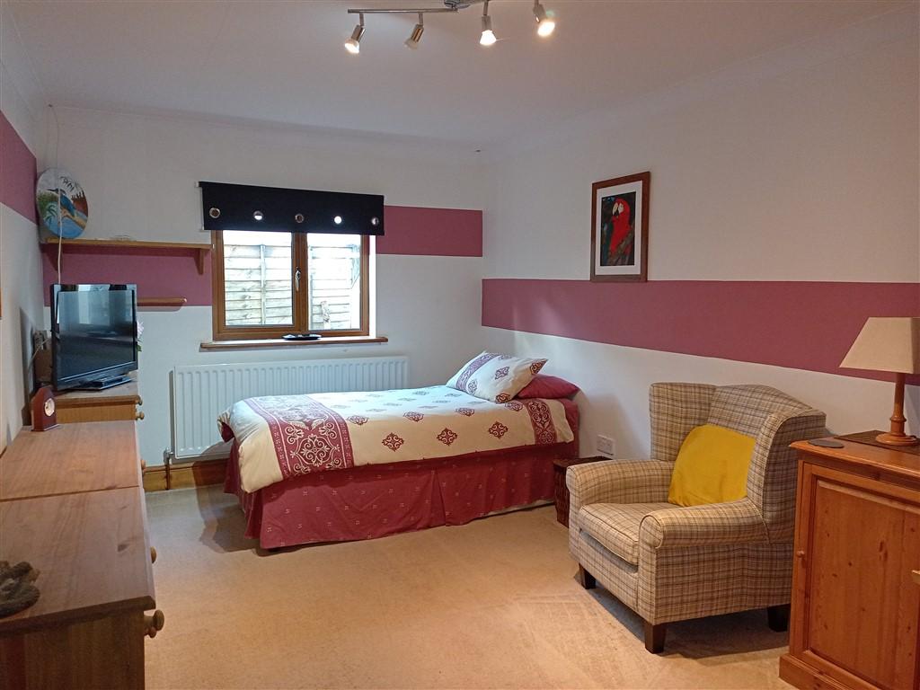 3 Bedroom Detached Bungalow for Sale in Penrhiwllan, Llandysul, SA44 5NH