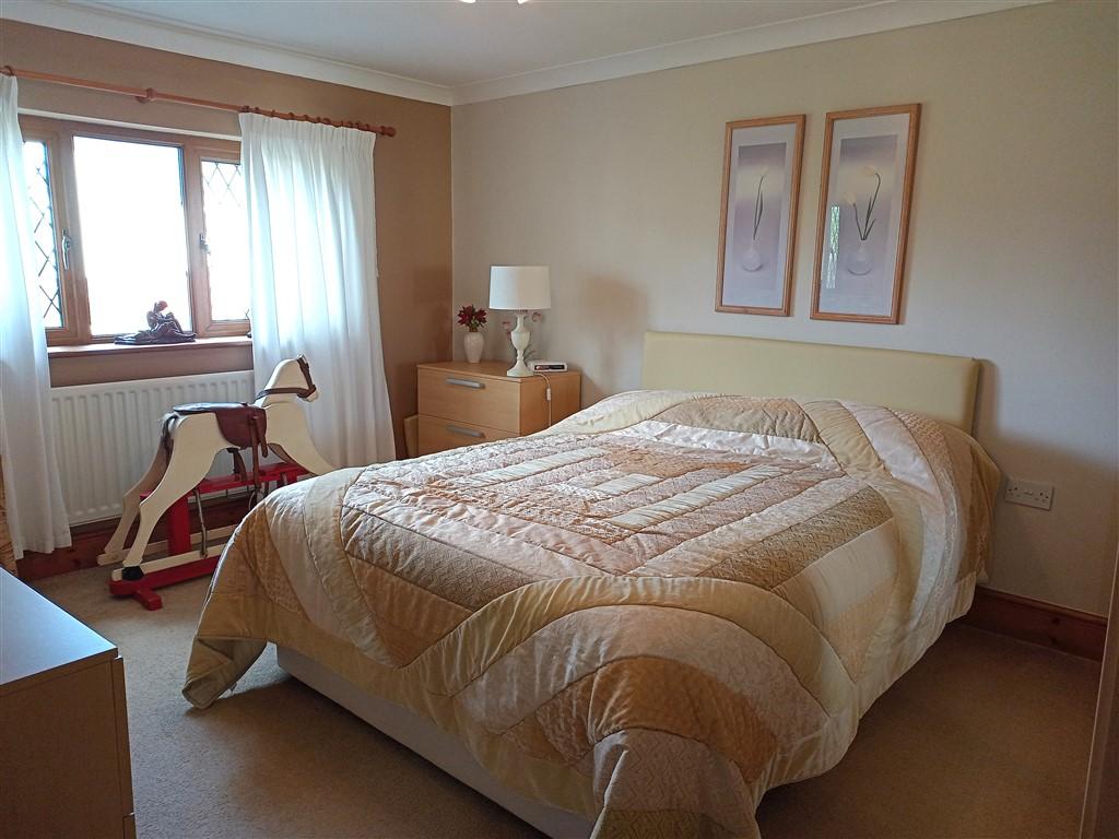 3 Bedroom Detached Bungalow for Sale in Penrhiwllan, Llandysul, SA44 5NH