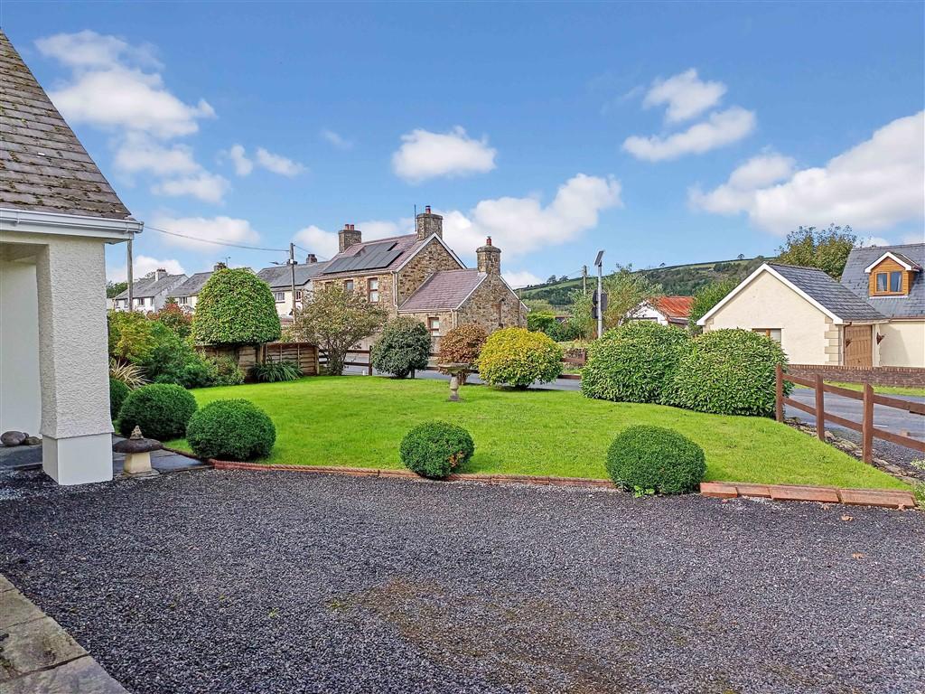 3 Bedroom Detached Bungalow for Sale in Penrhiwllan, Llandysul, SA44 5NH