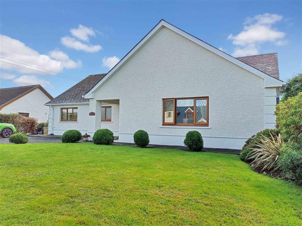 3 Bedroom Detached Bungalow for Sale in Penrhiwllan, Llandysul, SA44 5NH